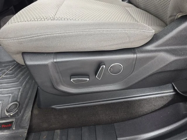 Used 2018 Blue Ford XLT image 25