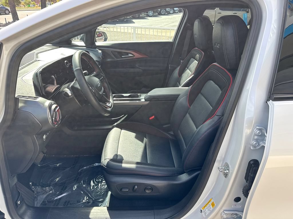 Used 2025 Iridescent Pearl Tricoat Chevrolet RS image 9