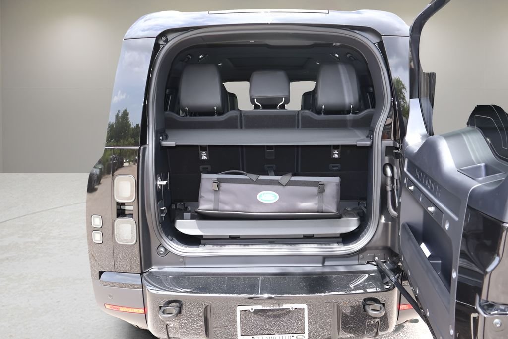 New 2026 Santorini Black Land Rover S image 16