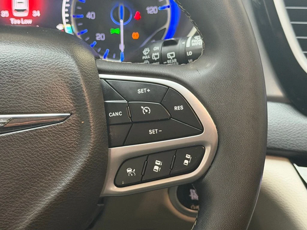 Used 2022 White Chrysler Touring L image 17