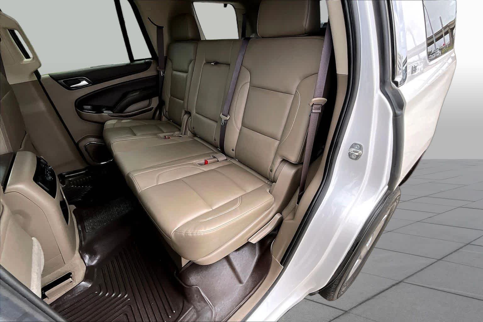 Used 2019 Iridescent Pearl Tricoat Chevrolet LT image 19