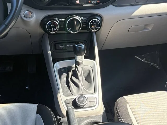 Used 2025 Lunar White Hyundai SEL image 17