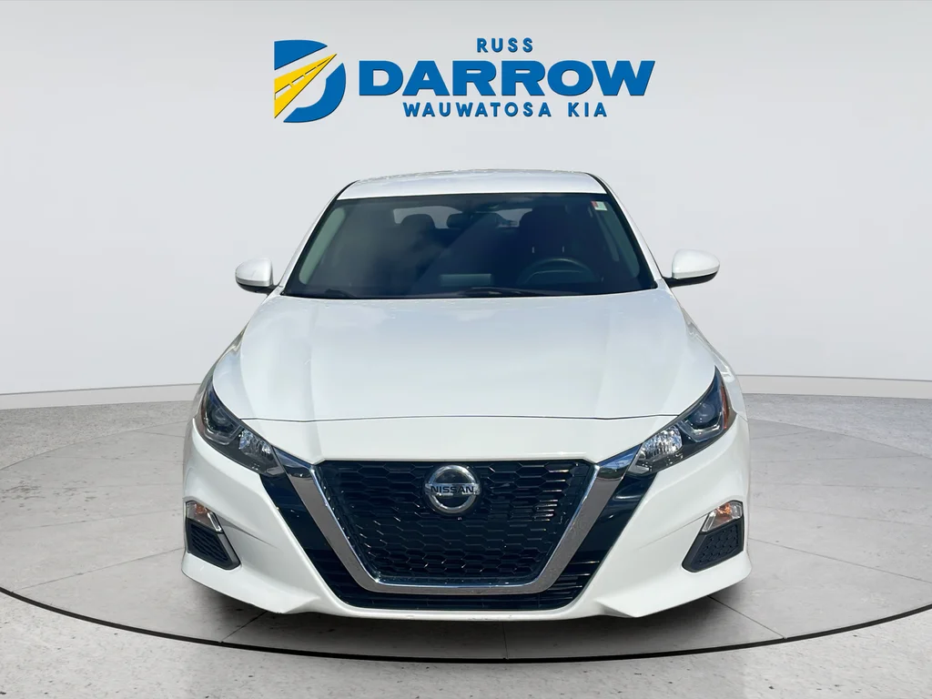 Used 2019 White Nissan 2.5 S image 8