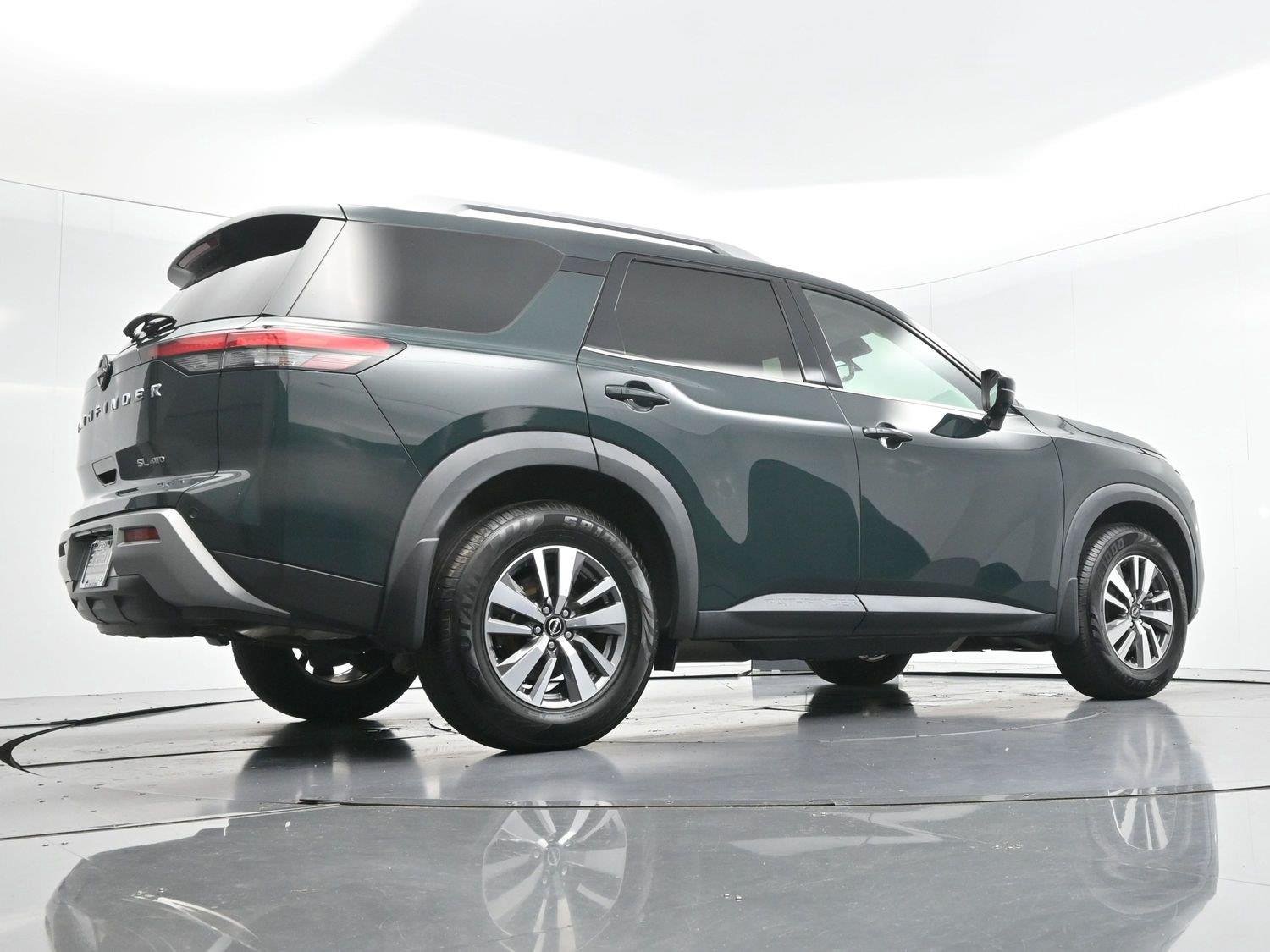 Used 2022 Green Nissan SL image 57