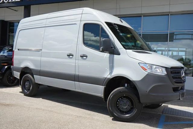 2025 Mercedes-Benz Sprinter 2500 144 WB HO Standard Roof 4x4's photo