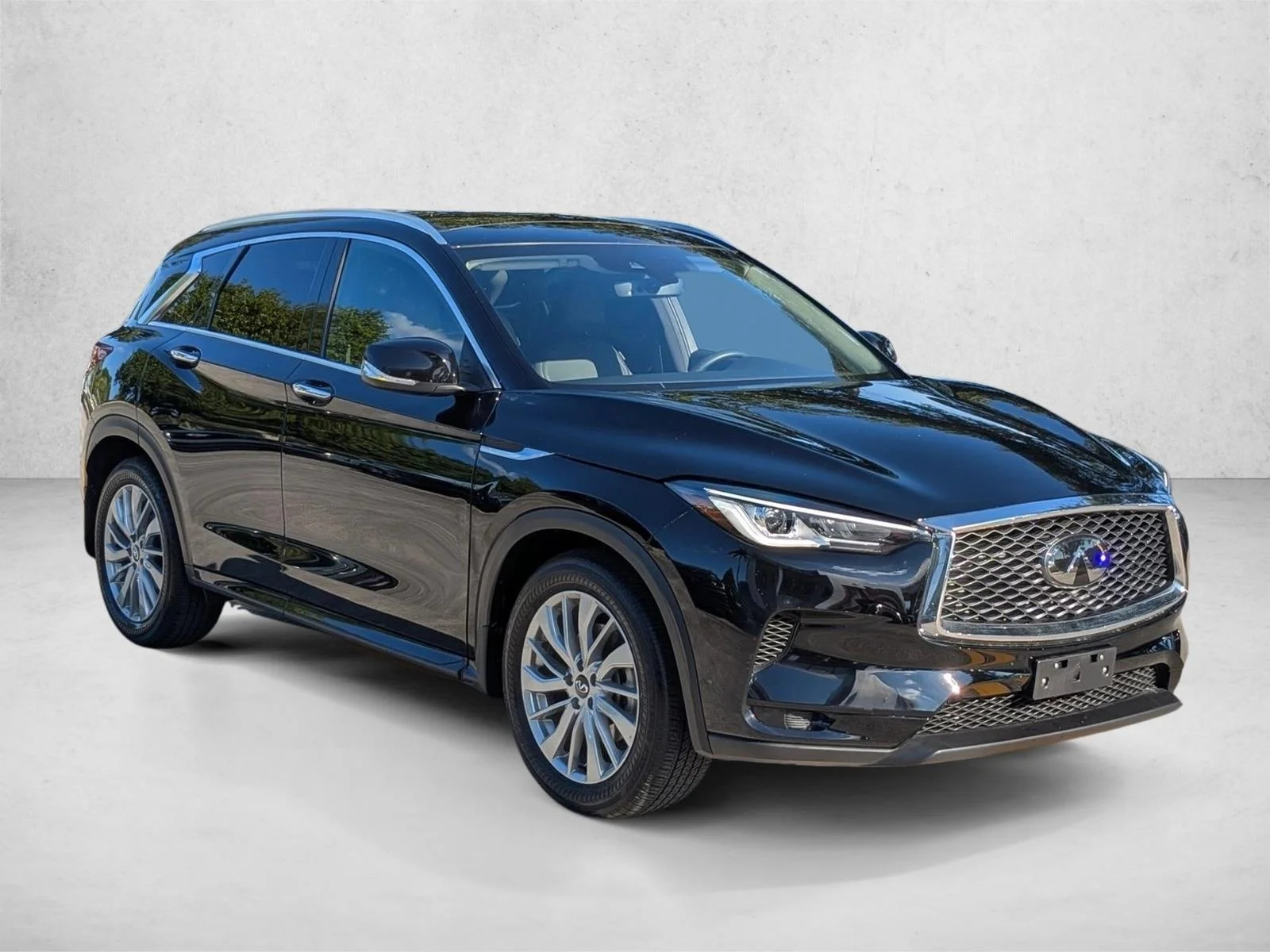 Used 2023 Black Obsidian INFINITI LUXE image 3