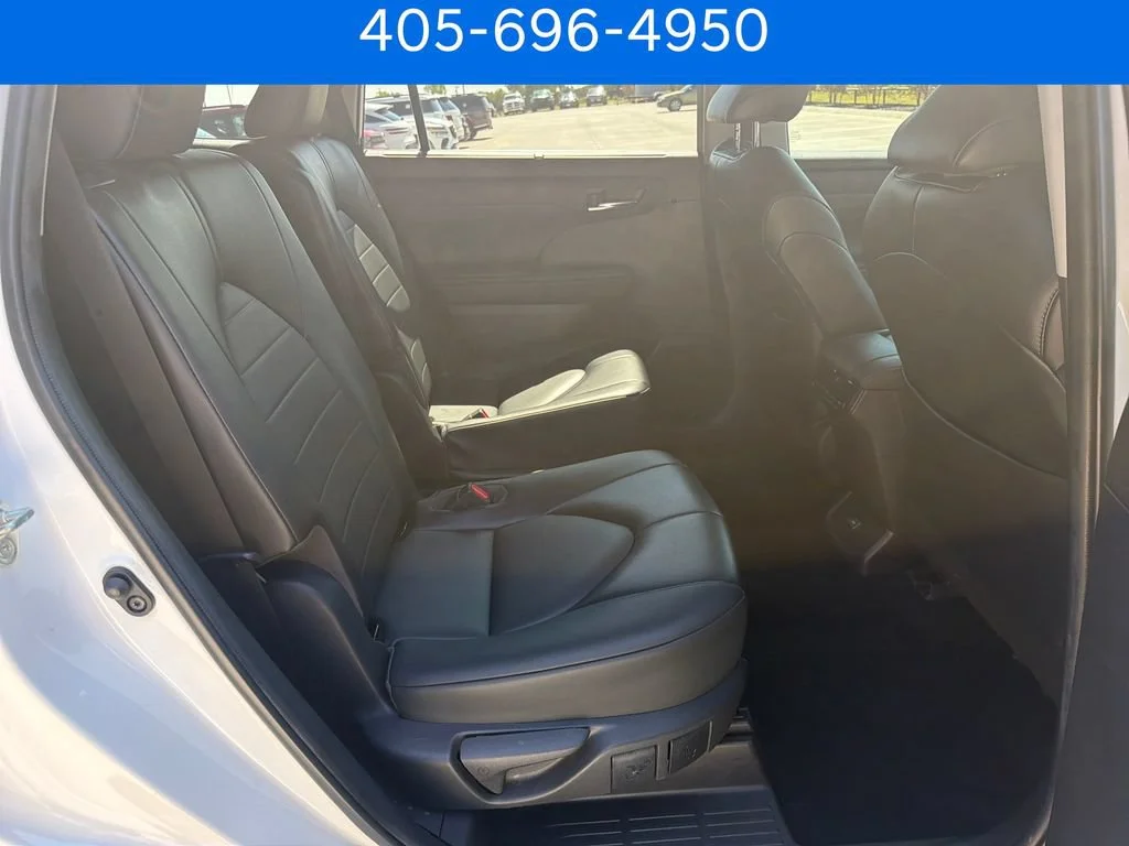 Pre-Owned 2022 Toyota Highlander XLE