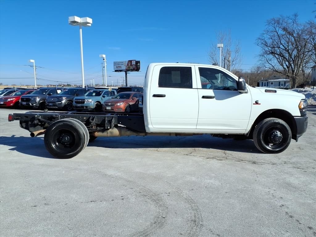 2023 RAM 3500 - Image 7