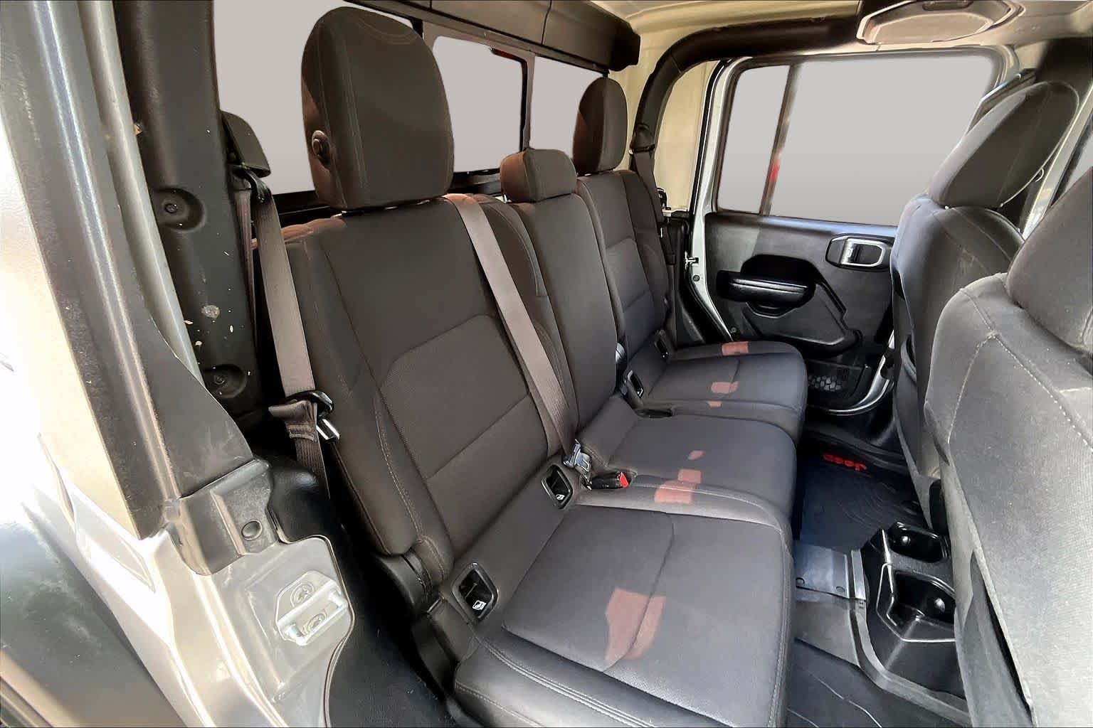Used 2020 Billet Silver Metallic Clearcoat Jeep Sport S image 18