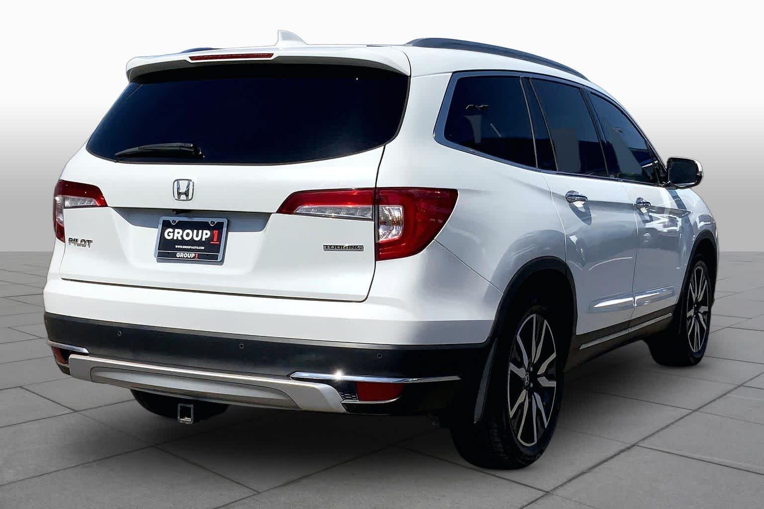 Used 2021 Platinum White Pearl Honda Touring 8-Passenger image 13