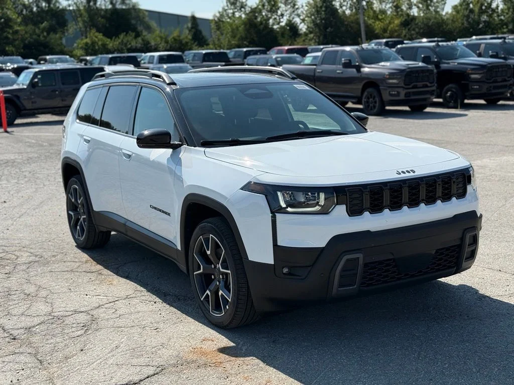 New 2026 Bright White Clear-Coat Exterior Paint Jeep Overland image 4