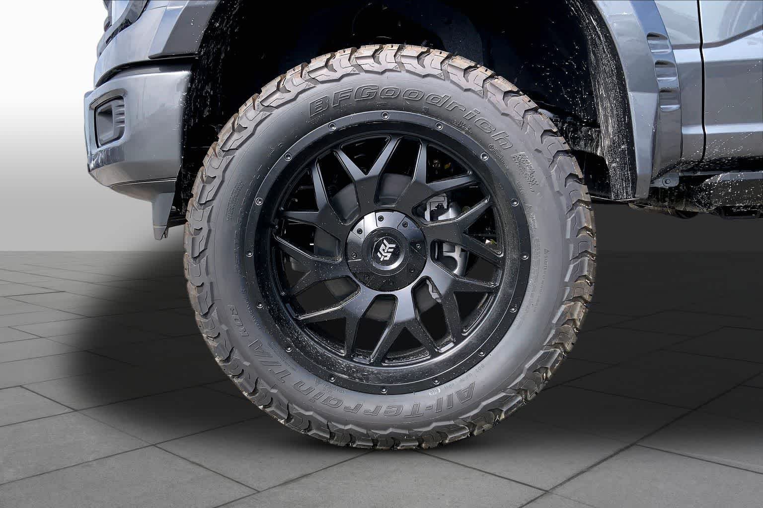 New 2026 Carbonized Gray Metallic Ford XLT image 8