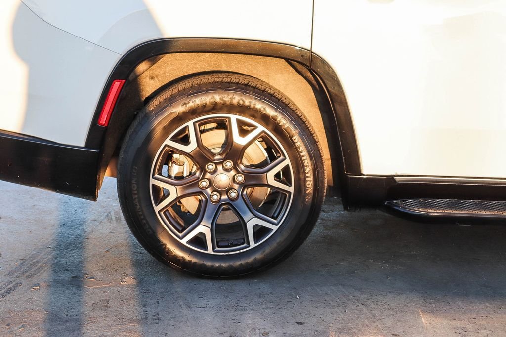 Used 2024 Bright White Clearcoat Jeep Series III image 12