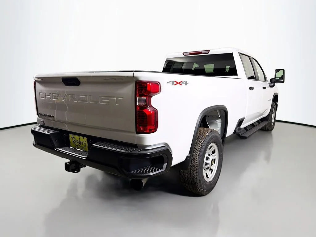 New 2026 Summit White Chevrolet WT image 5