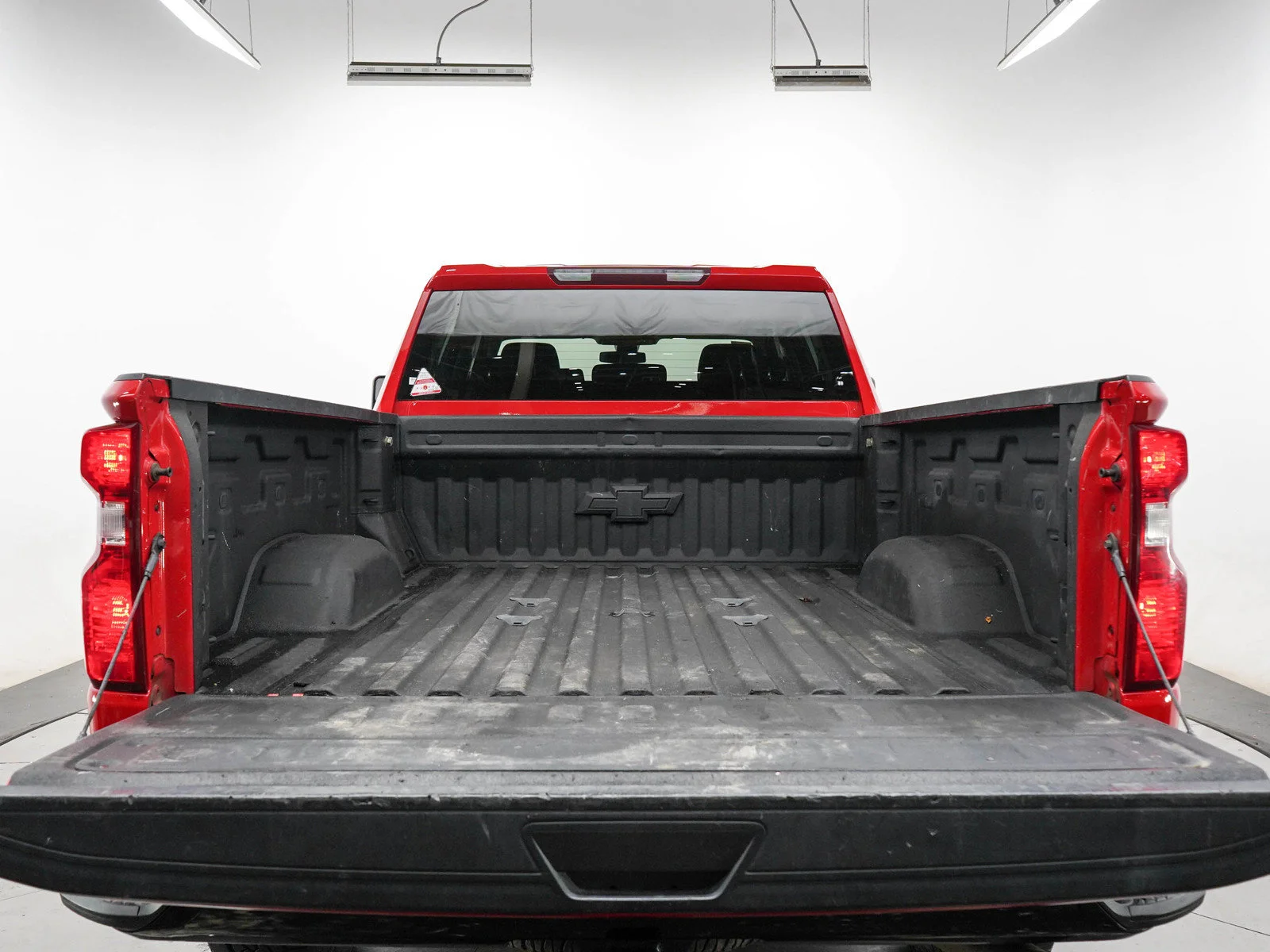 Used 2022 Cherry Red Tintcoat Chevrolet 4WD Crew Cab 159 Custom image 10
