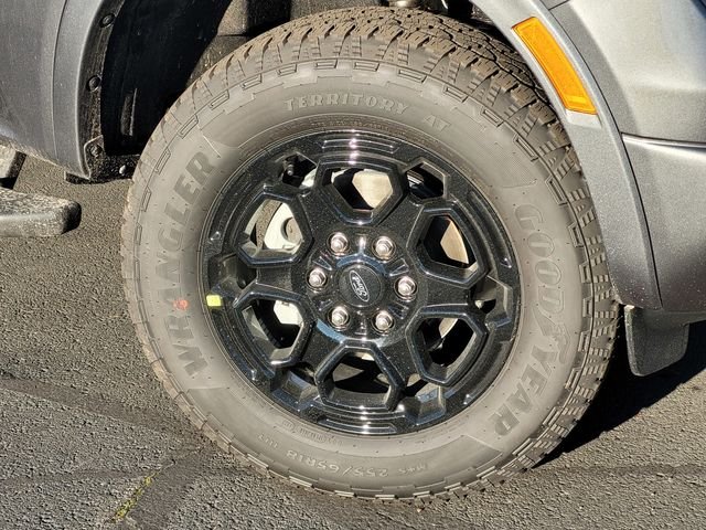 New 2025 Carbonized Gray Metallic Ford XLT image 34