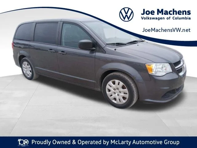 Used 2018 Gray Dodge SE image 1