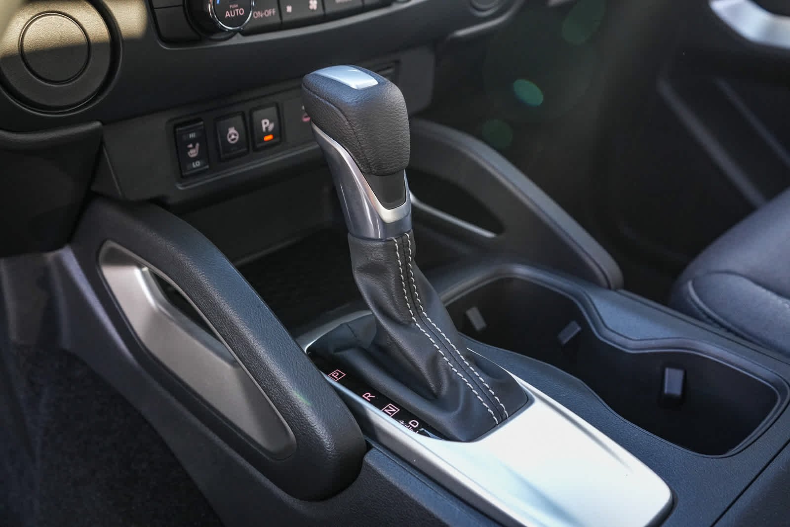 Nueva Nissan Crew Cab SV Super Black 2027, imagen 22