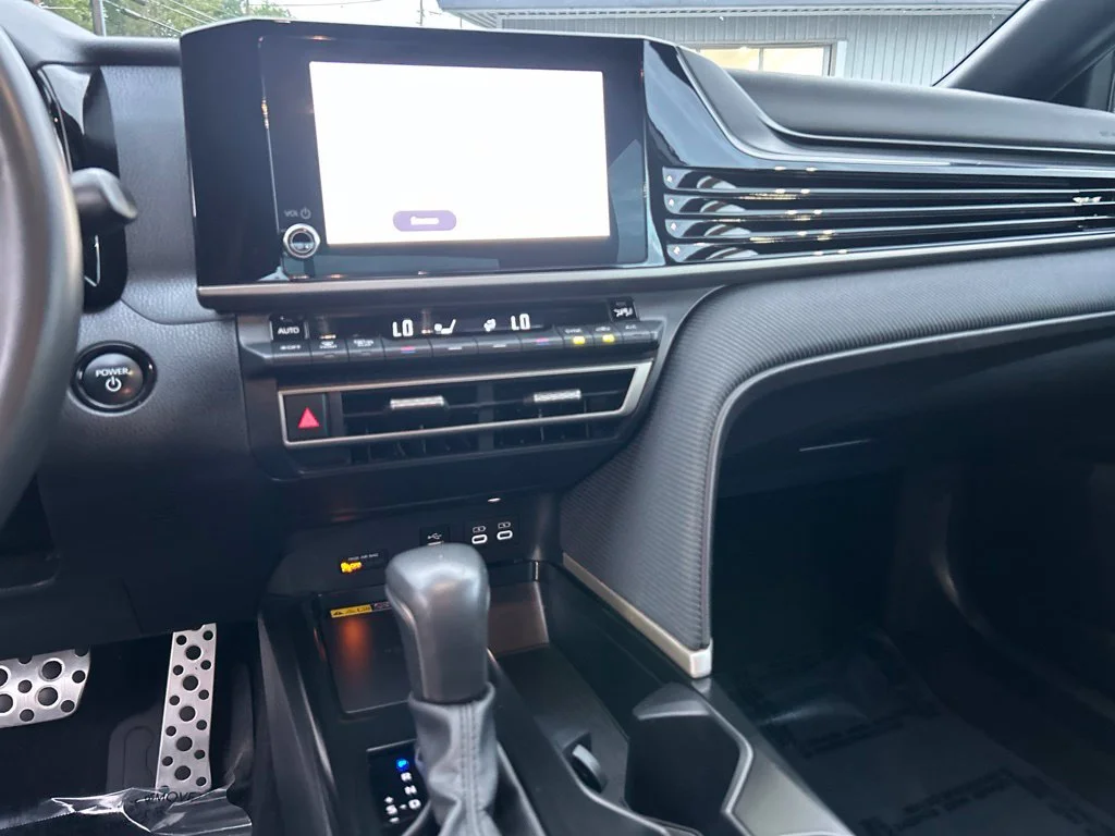 Certified Used 2025  Toyota SE image 17