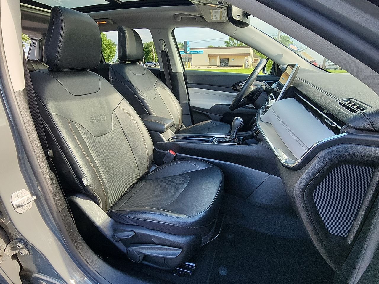 Used 2022 Sting-Gray Clearcoat Jeep Limited image 24