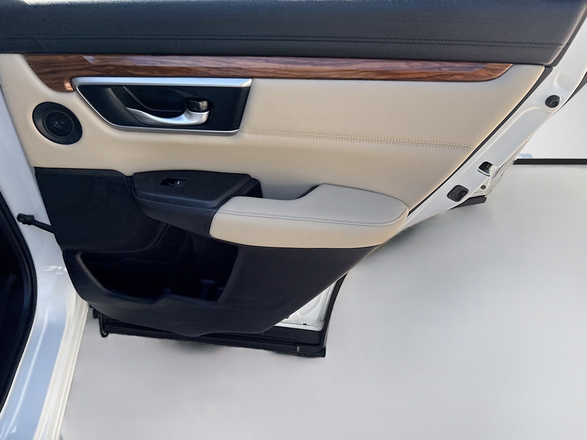 Certified Used 2022 Platinum White Pearl Honda Touring image 32