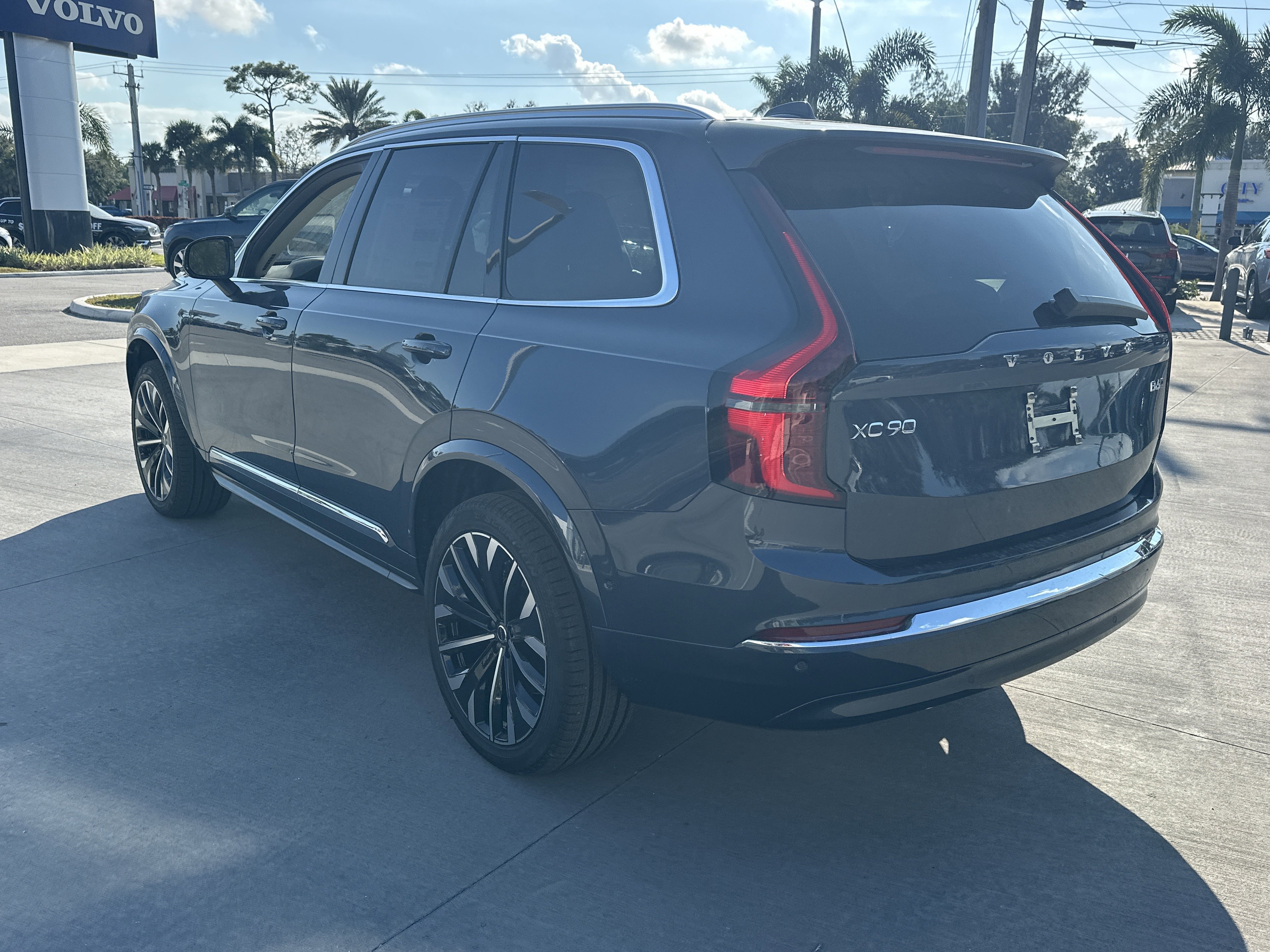 2026 Volvo XC90 Ultra - Photo 8