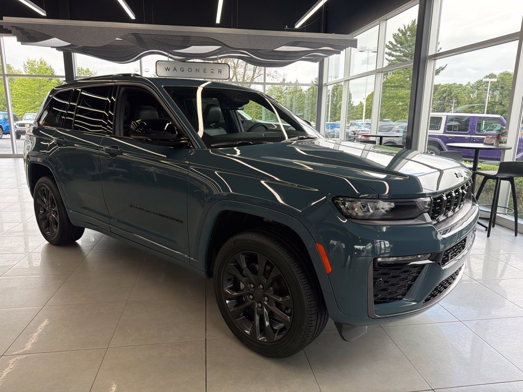 New 2026 Steel Blue Exterior Paint Jeep Limited Reserve image 3