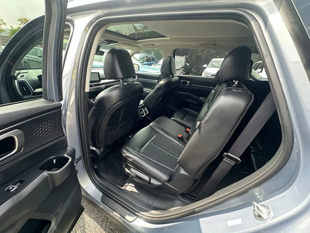 Used 2024 Silver Kia S image 23