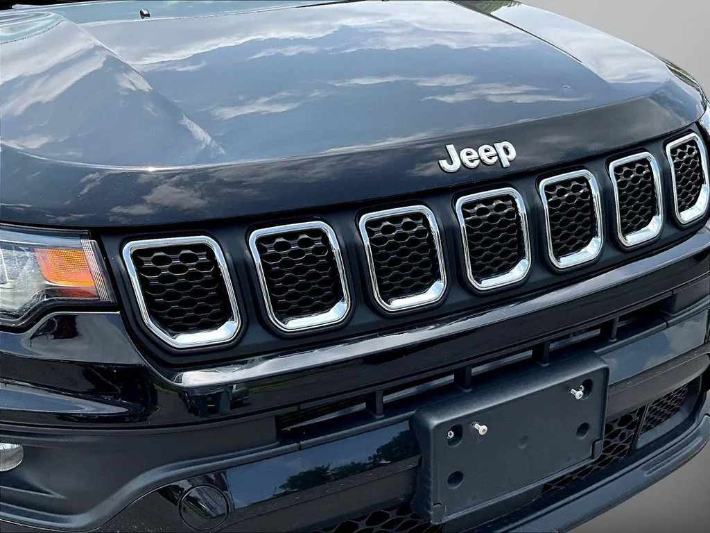 Used 2024 Diamond Black Jeep Latitude image 32