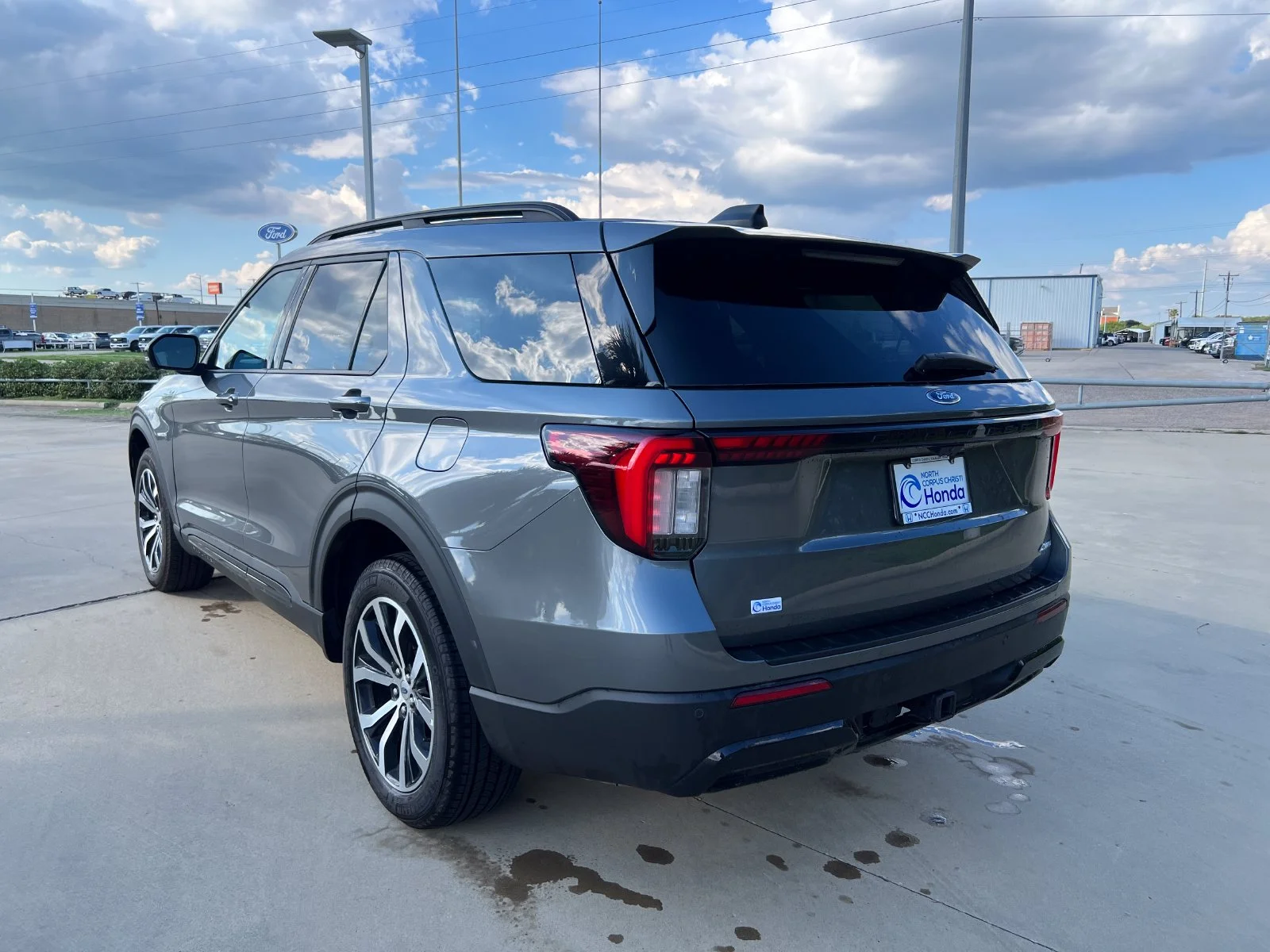 Used 2025 Gray Ford ST-Line image 3