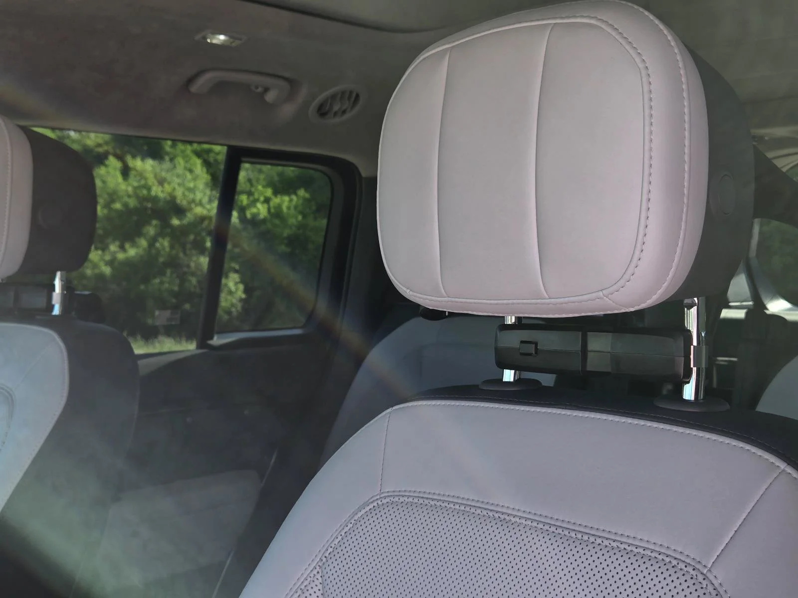 Used 2025 Gray Land Rover V8 image 30