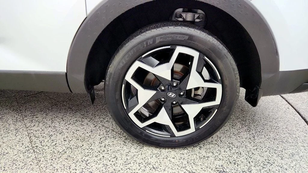 Used 2022 Ice White Hyundai Limited AWD image 9