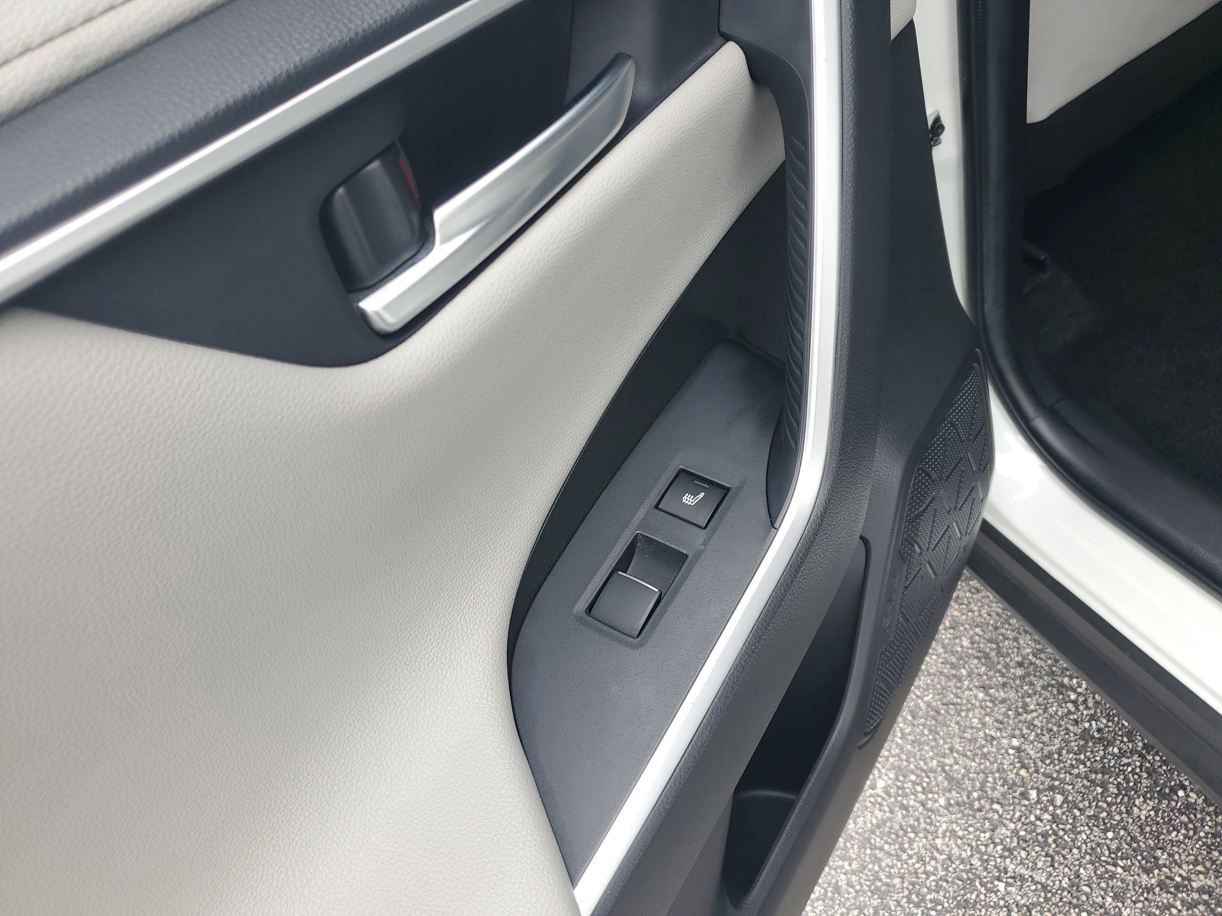 Used 2020 Blizzard Pearl Toyota Hybrid Limited image 15