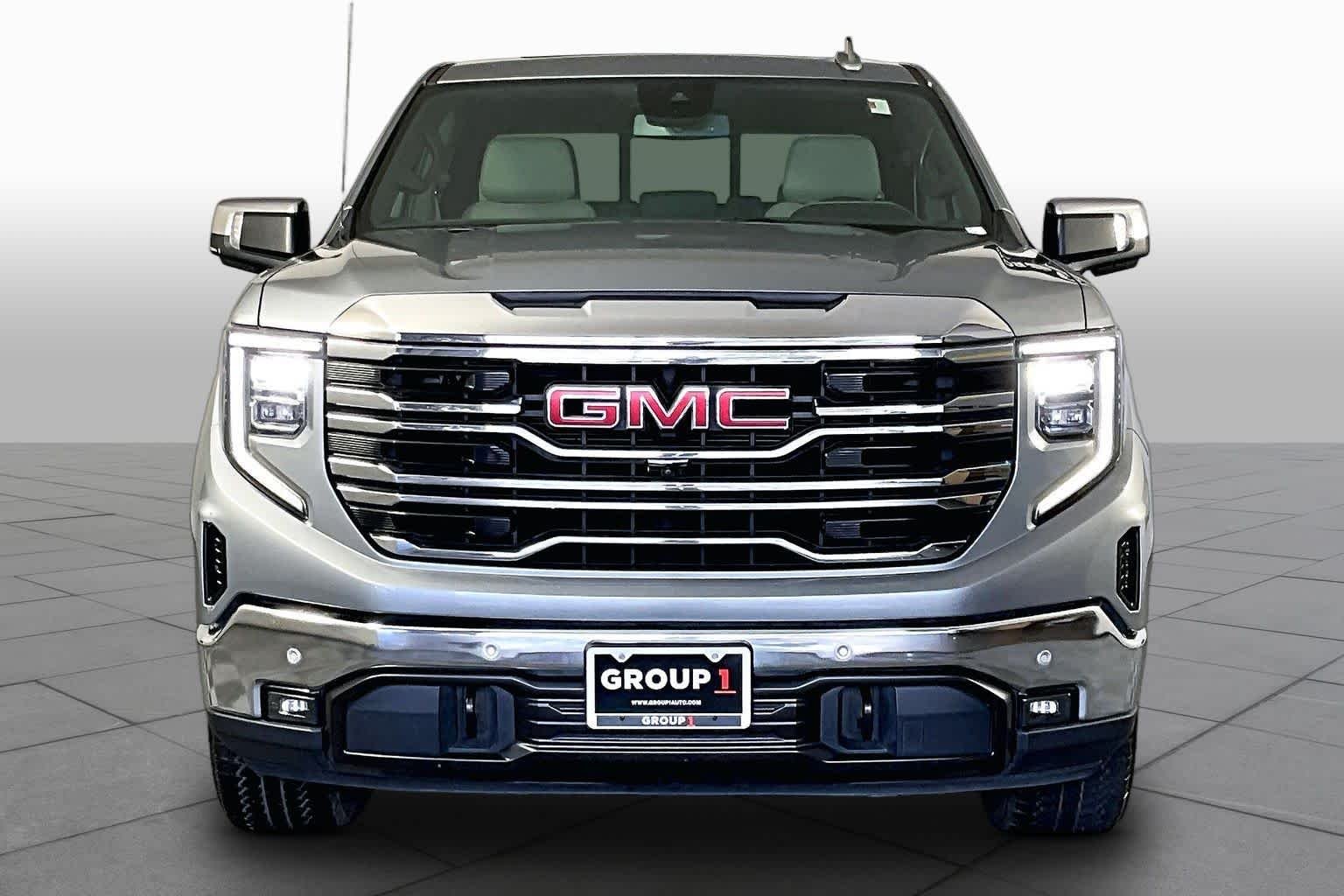 Used 2024 Sterling Metallic GMC SLT image 4