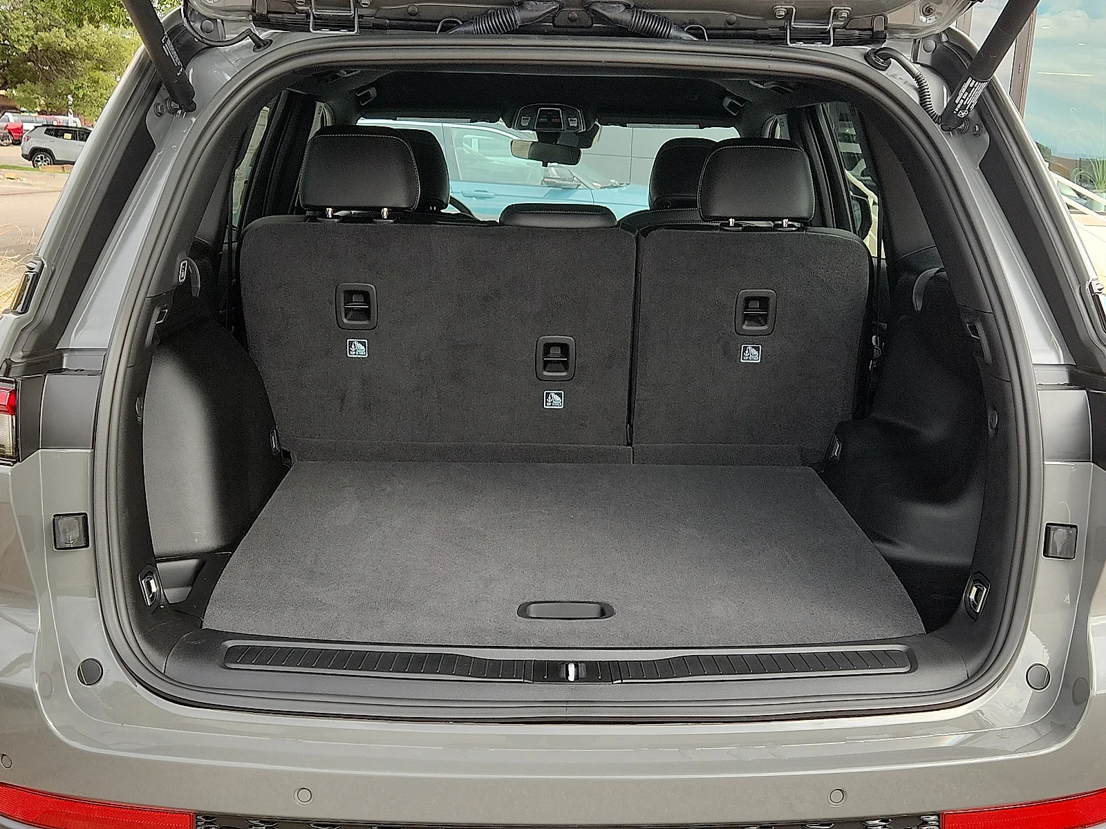 New 2027 Sting-Gray Clear-Coat Paint Jeep LAREDO ALTITUDE 4X4 image 8