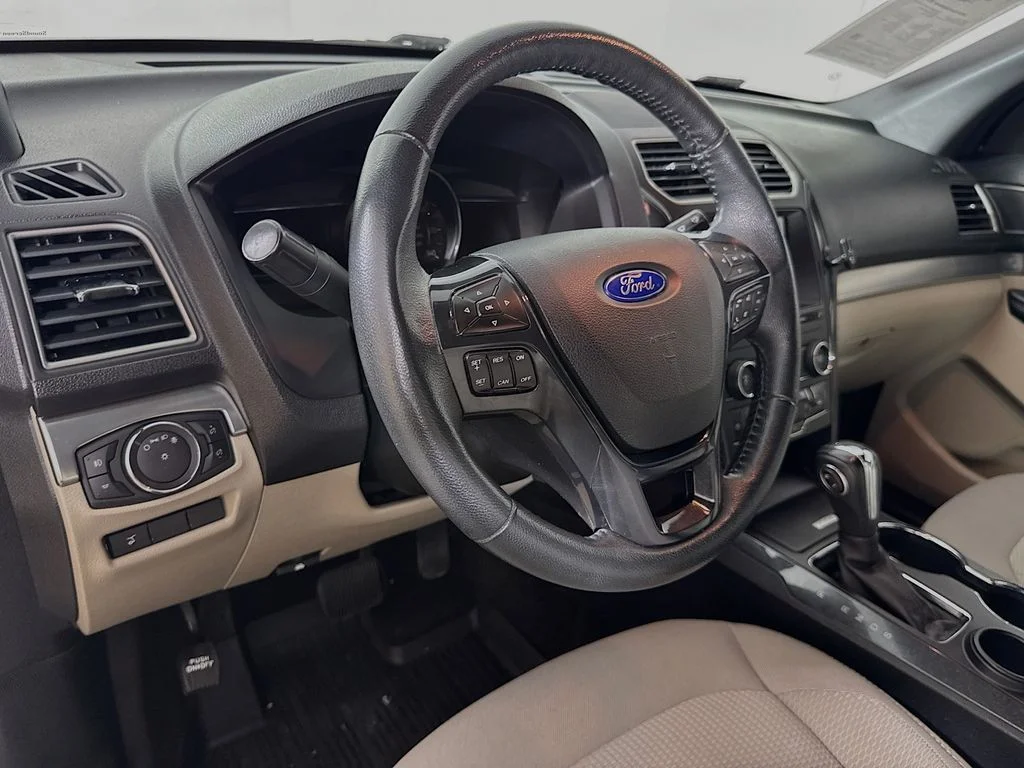 Used 2018 Red Ford XLT image 9