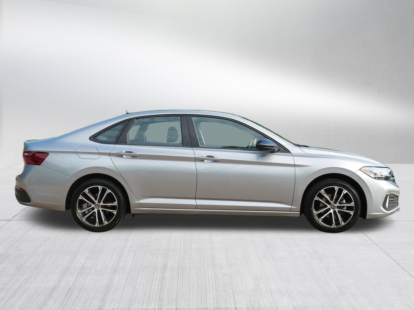 Used 2022 Pyrite Silver Metallic Volkswagen Sport image 8
