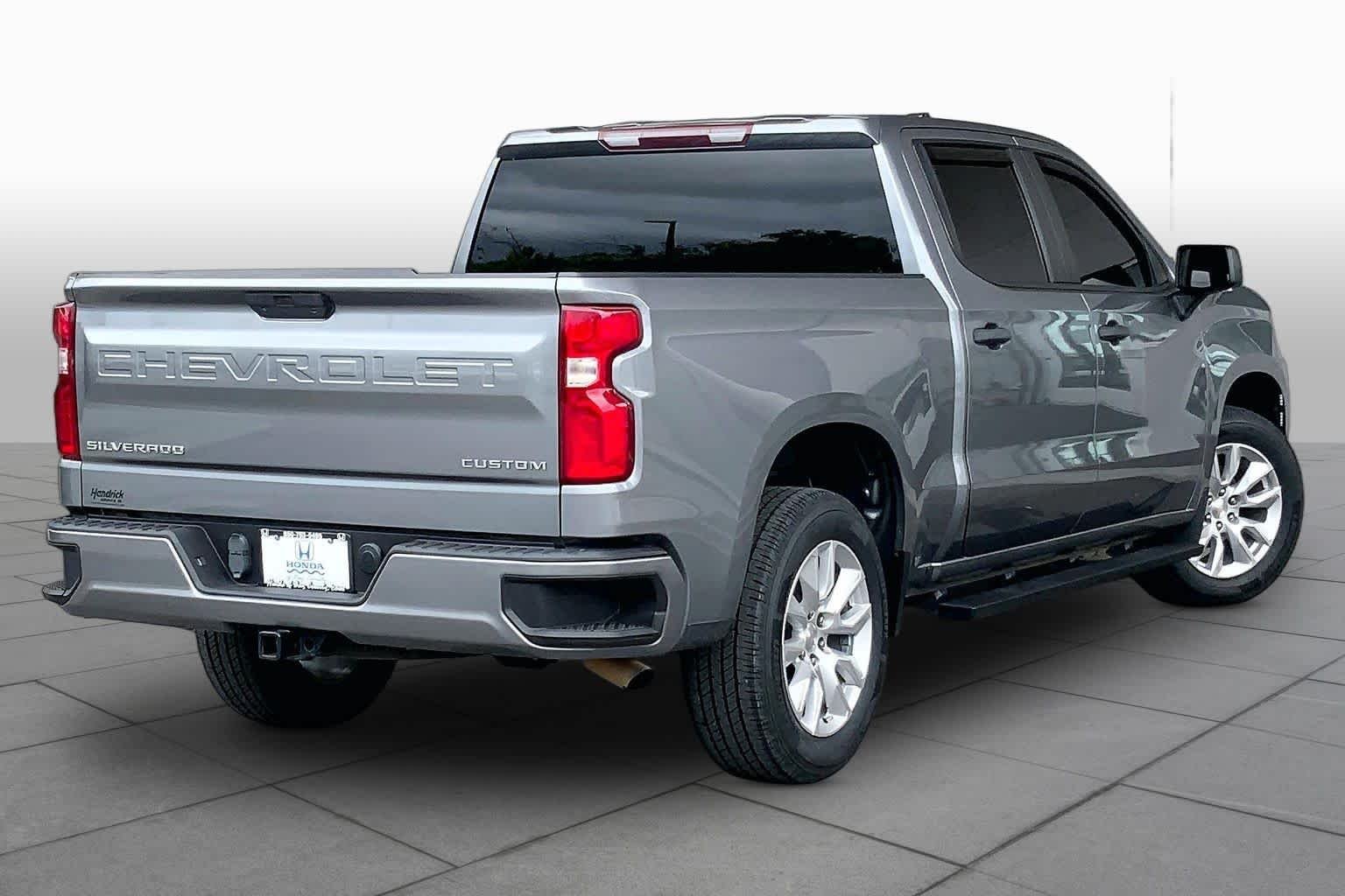 Used 2021 Satin Steel Metallic Chevrolet Custom image 13