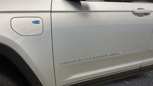 Used 2024 Silver Jeep 4xe image 46