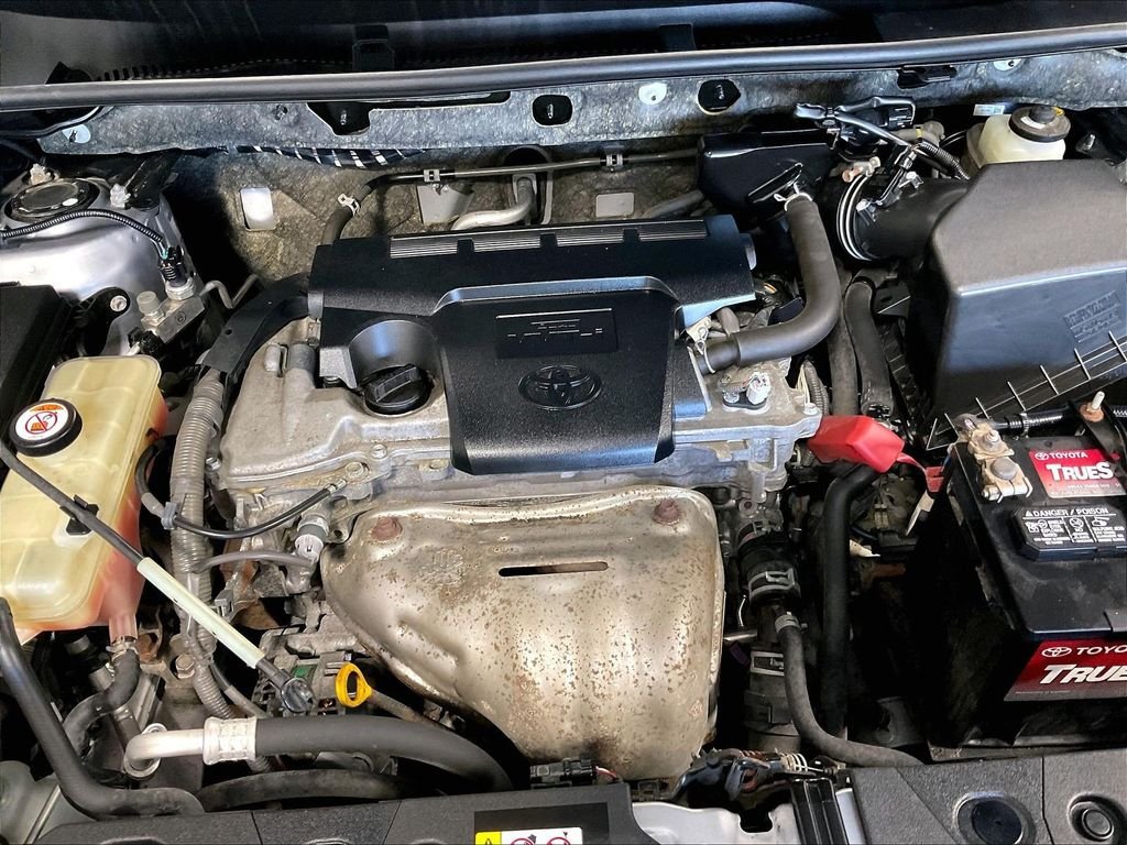 Used 2018 Silver Toyota SE image 35