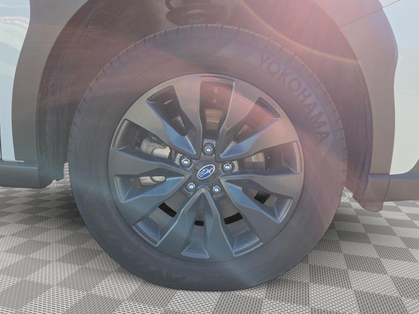 Used 2025 Crystal White Pearl Subaru Onyx Edition image 4