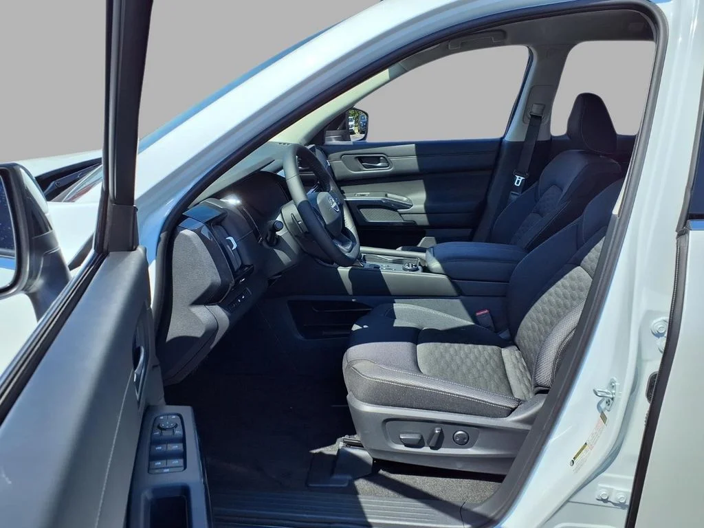 New 2026 Everest White Pearl TriCoat Nissan SV image 20