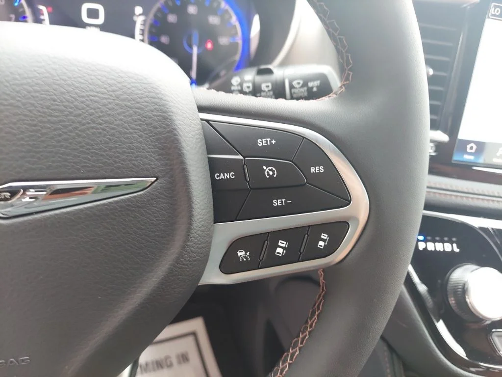 New 2026 Bright White Clear-Coat Exterior Paint Chrysler Pinnacle image 13