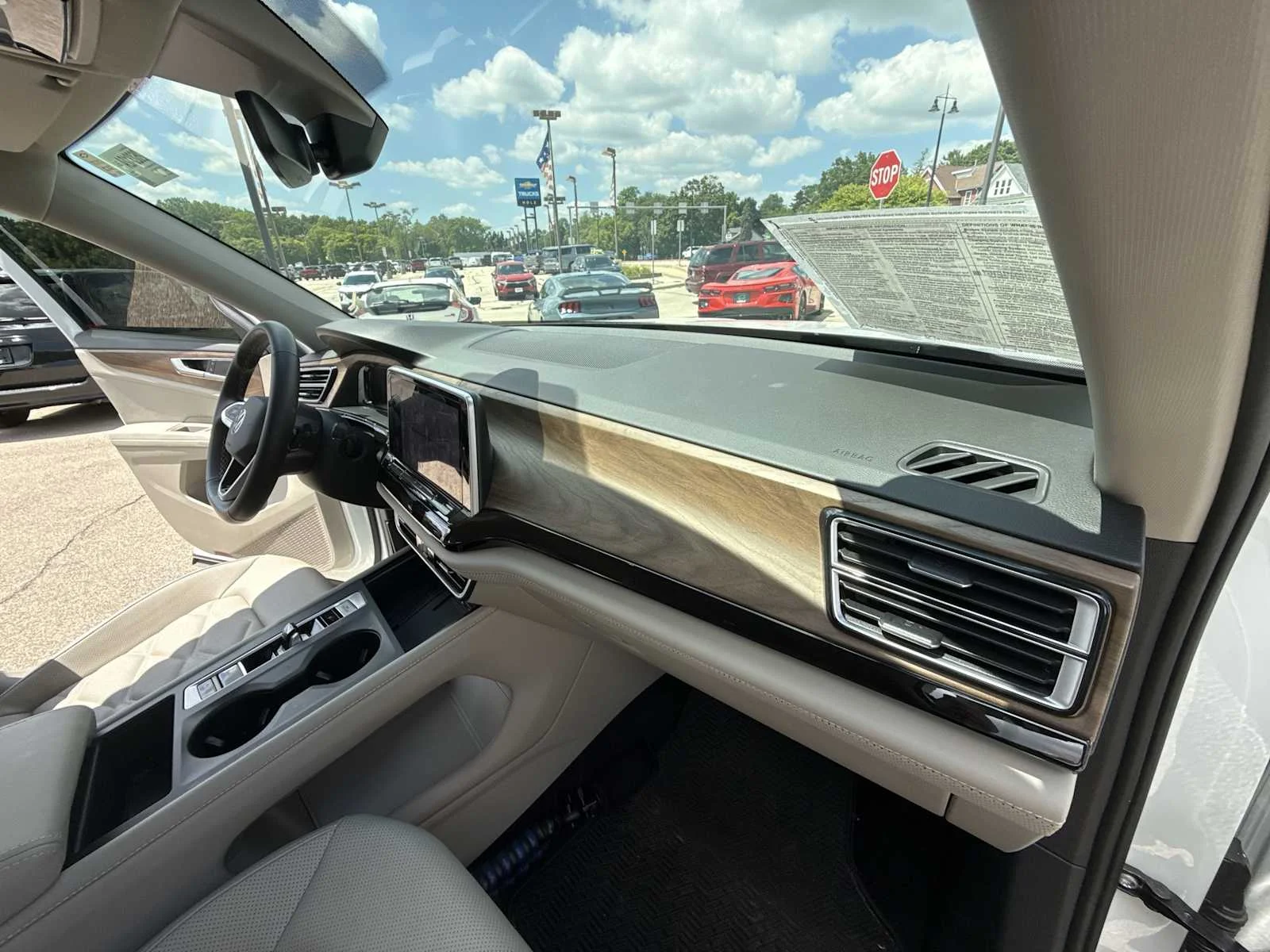 2025 Volkswagen Atlas SE - Photo 27