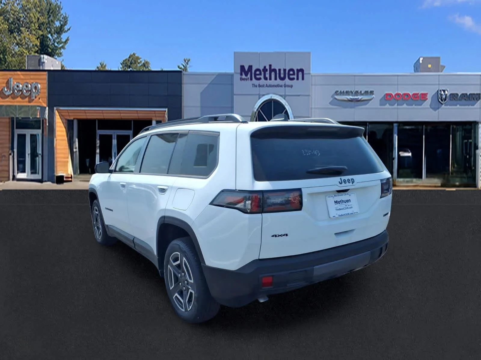 New 2026 Bright White Clear-Coat Exterior Paint Jeep Limited image 4