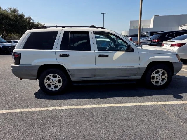 Used 1999 White Jeep Laredo image 18