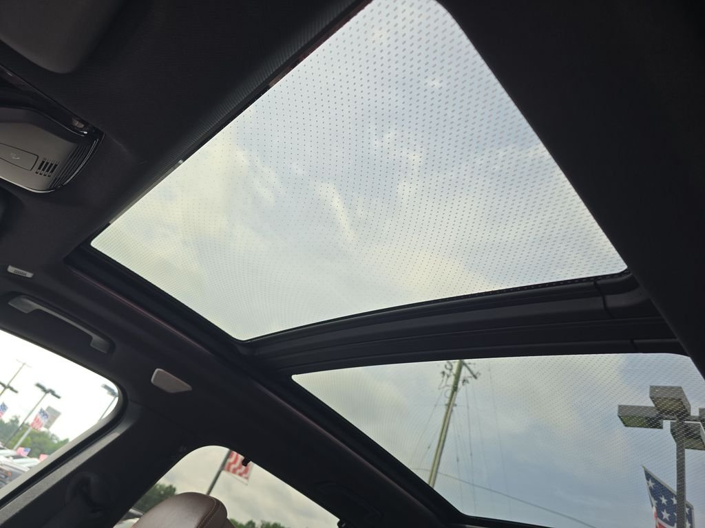 Used 2020 White BMW xDrive50i image 23