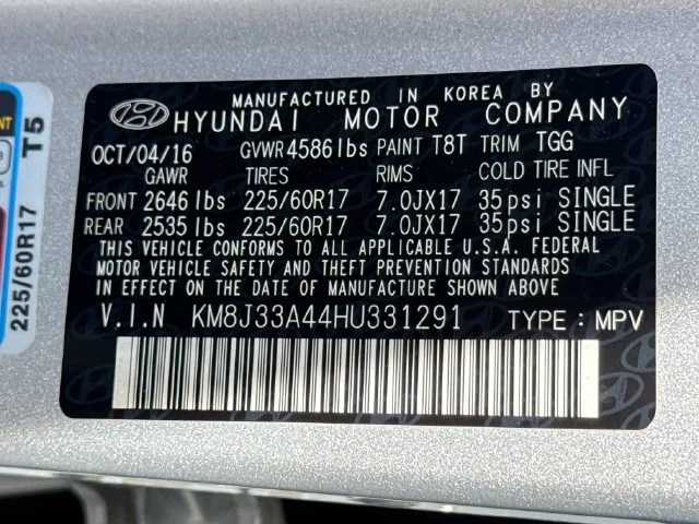 Used 2017 Molten Silver Hyundai SE image 23