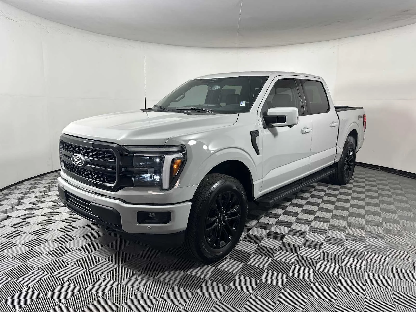 New 2026 Avalanche Gray Ford LARIAT image 4