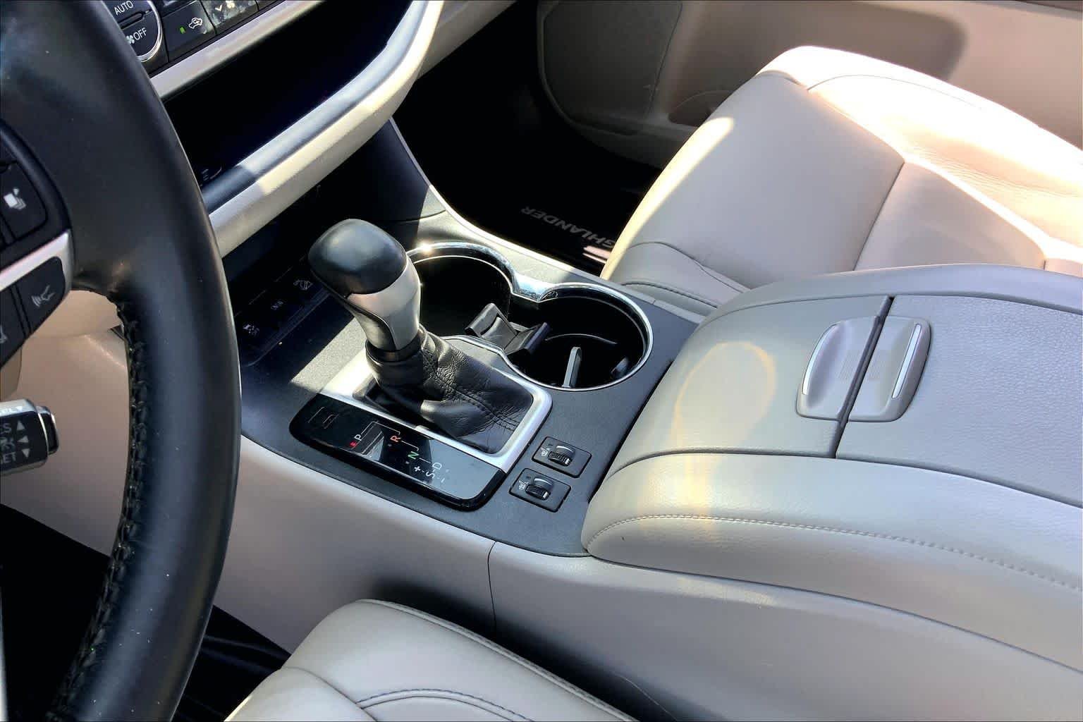 Used 2018 Celestial Silver Metallic Toyota XLE image 17